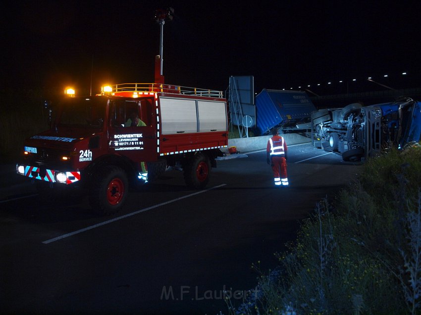 Einsatz BF Koeln PEINGEKLEMMT in Leverkusen P134.JPG